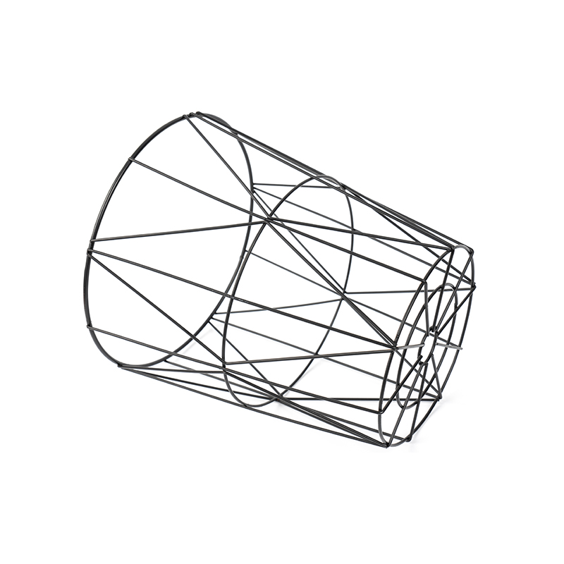 Czarny okrągły kosz na śmieci z siatki drucianej do biura i sypialni