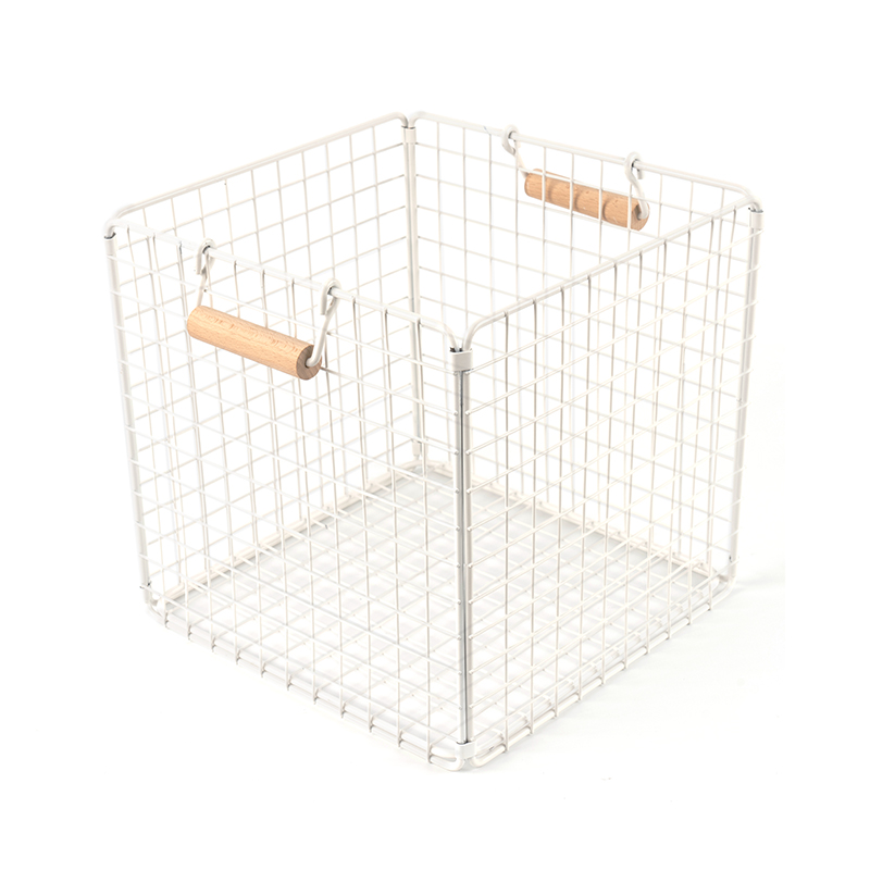 Druciane kosze do przechowywania z drewnianymi uchwytami do spiżarni