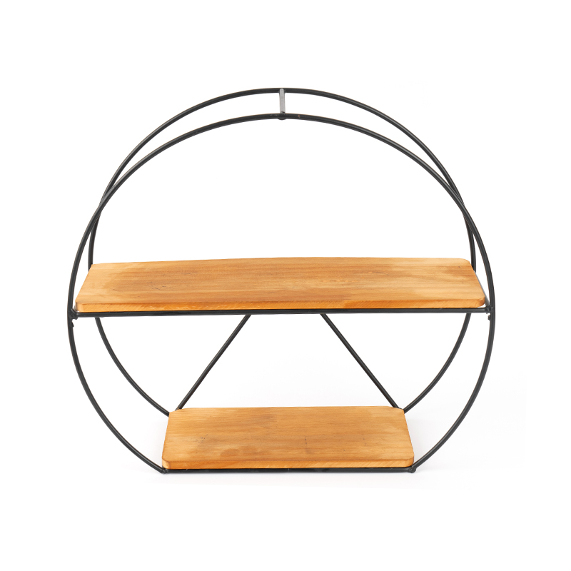 Złota półka ścienna i wiszący kosz do przechowywania w kuchni